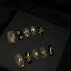 Vintage Black Gold Four-Leaf Clover Oval Press On Nails